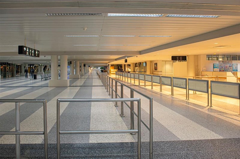 Beirut airport shuts after closure of land crossings 